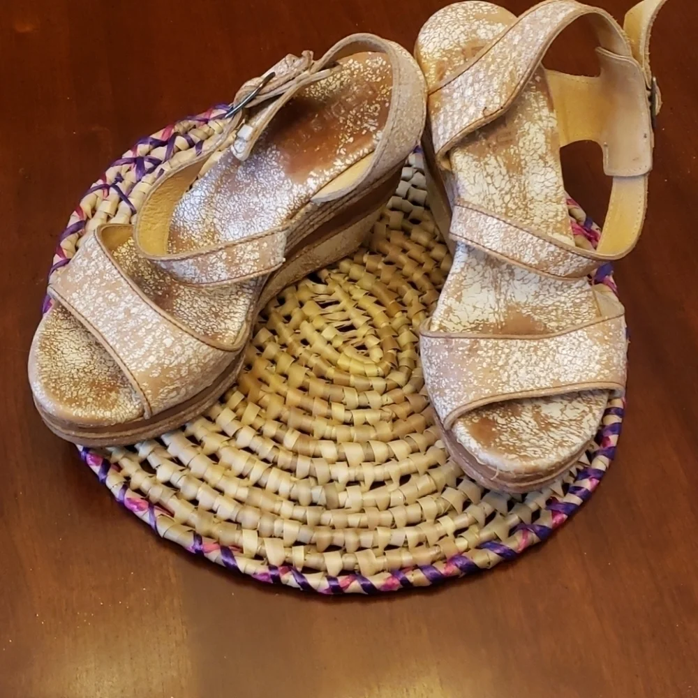 BED Stu Platform & Wedge Sandals EUC Tan & White
